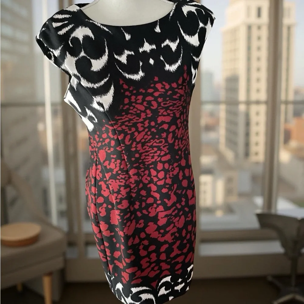 Chicos Black Red White dress Animal Print Cap Sleeve Sheath size 6 Sz 0.5 small - Picture 5 of 16
